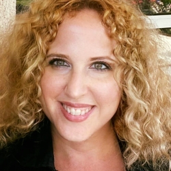 קורן דור, מומחית לכתיבה שיווקית ושיווק במדיה חברתית 